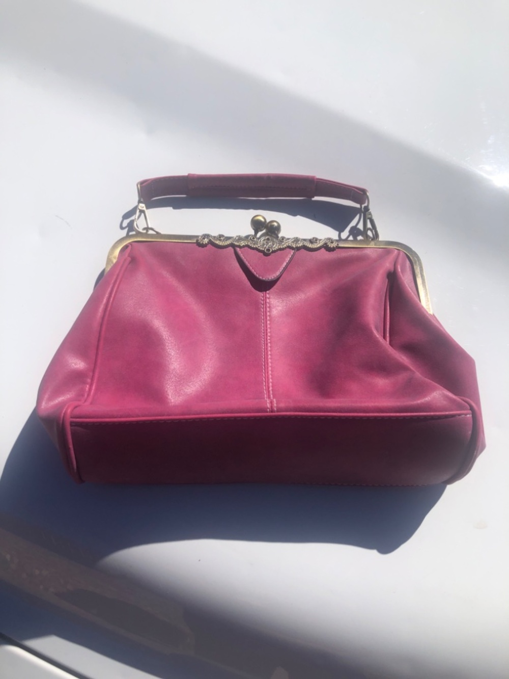 Vintage Retro Pink Purse with removable straps and gold kiss-me clasp - Picture 5 of 5